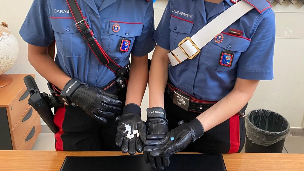 Droga sempre più frequente tra i giovani. Nella foto, cocaina sequestrata Droga sempre più frequente tra i giovani. Nella foto, cocaina sequestrata