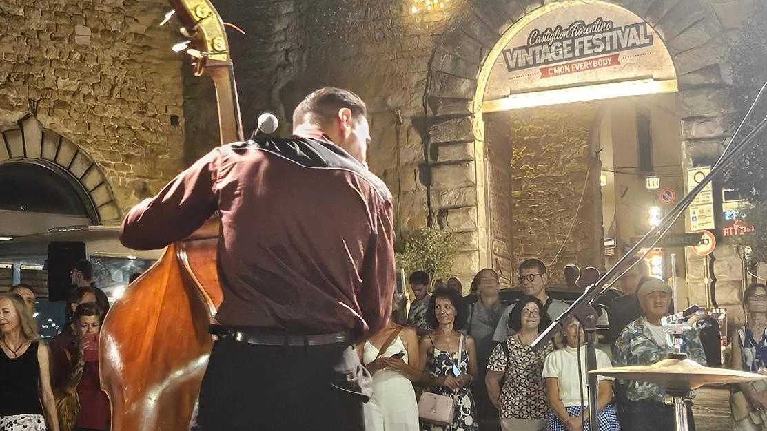 Uno dei momenti musicali che hanno caratterizzato il partecipato appuntamento di Castiglion Fiorentino Uno dei momenti musicali che hanno caratterizzato il partecipato appuntamento di Castiglion Fiorentino