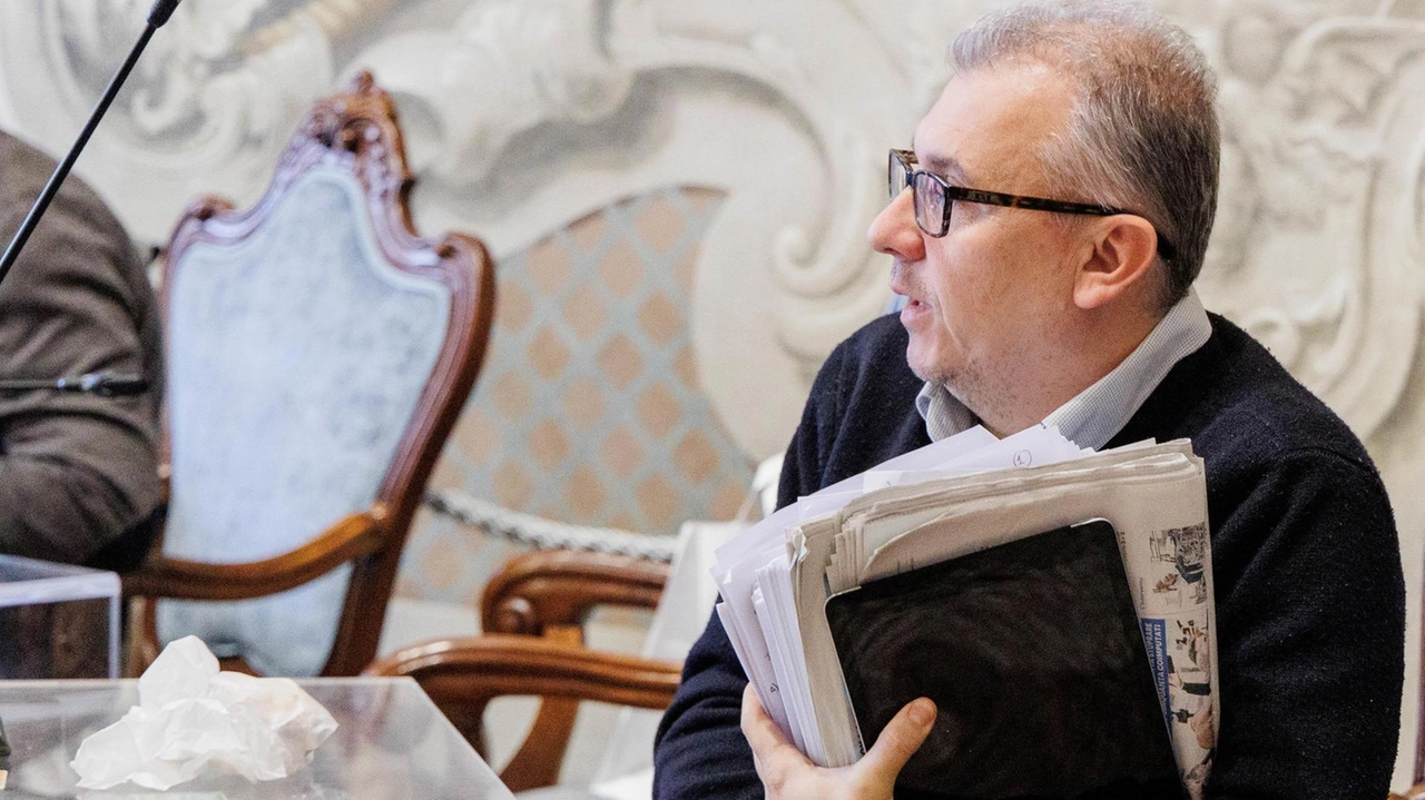 "Torniamo ancora una volta a denunciare le inadempienze da parte della Fondazione Teatro Verdi in materia di trasparenza e la...