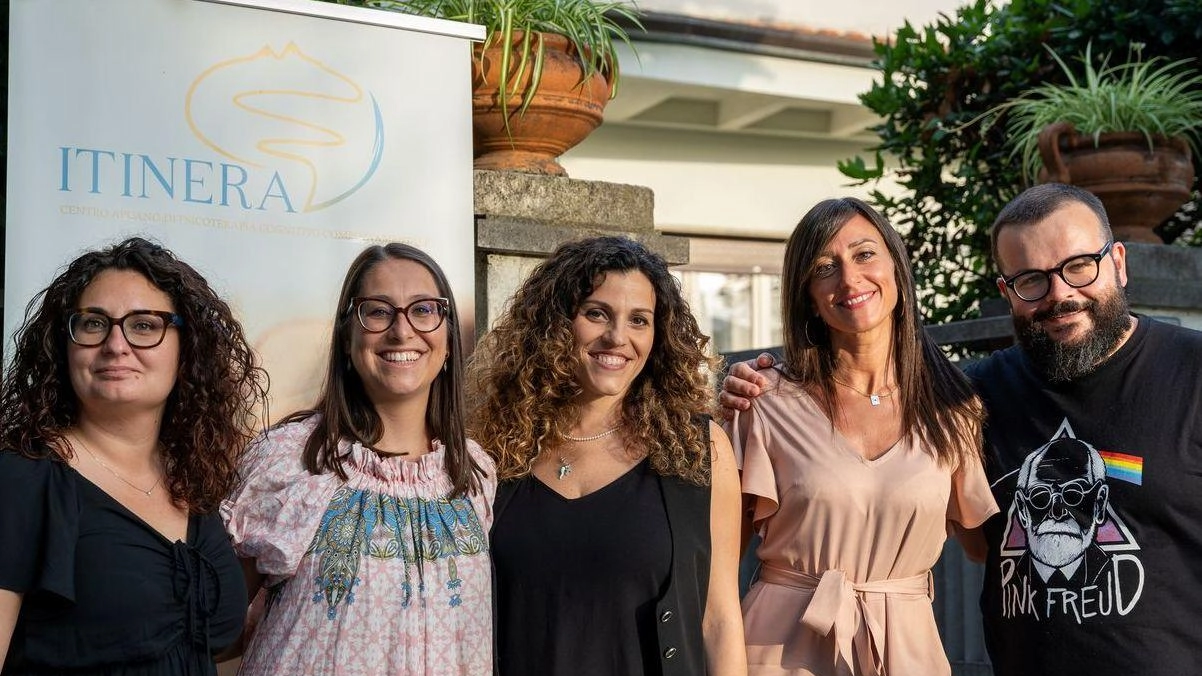 Sono promossi da ’Itinera’, il Centro apuano di psicoterapia cognitivo comportamentale. Oggi il primo sul tema dell’adolescenza Sono promossi da ’Itinera’, il Centro apuano di psicoterapia cognitivo comportamentale. Oggi il primo sul tema dell’adolescenza