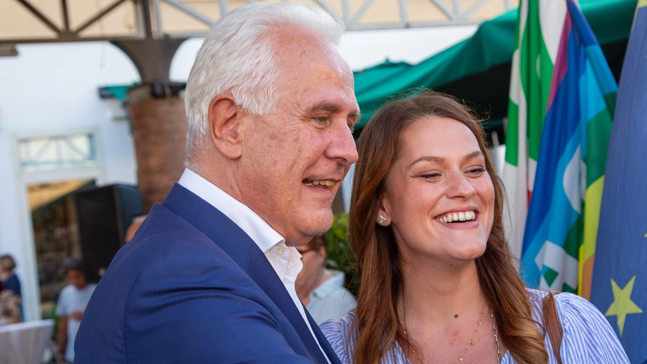 Il governatore della Regione Toscana Eugenio Giani con l’assessora di Pontedera Sonia Luca