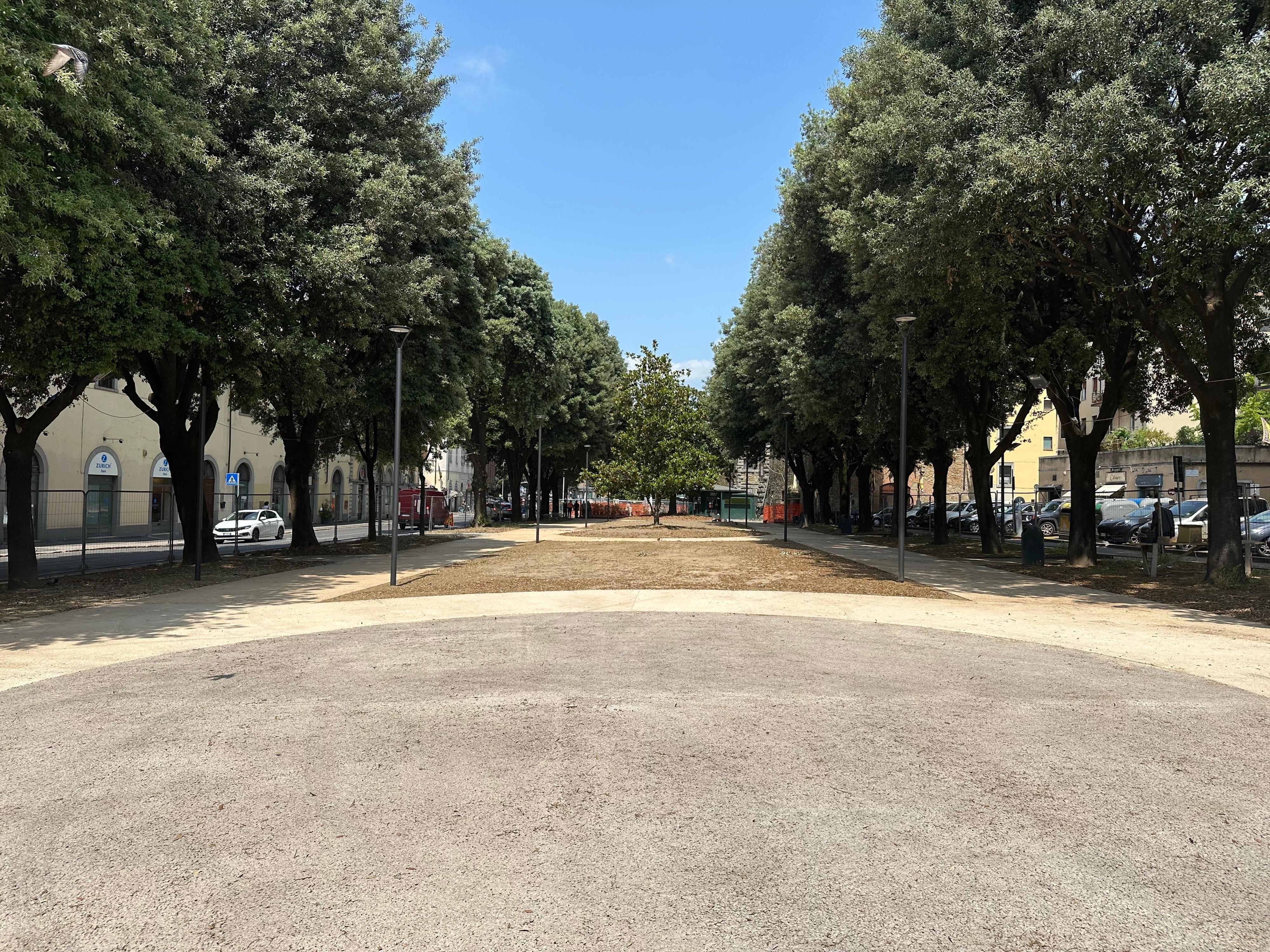 riaprono i giardini porcinai area riconsegnata alla città in attesa della conclusione definitiva dopo la giostra di settembre