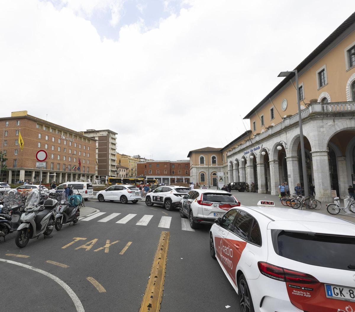E la chiamano estate... dei tassisti: "Gli stranieri ora ci lasciano a piedi"