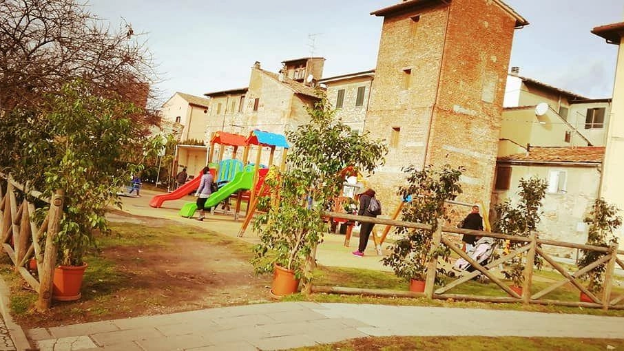 Piazza Gramsci, con il suo parco giochi che diventerà sempre più inclusivo Piazza Gramsci, con il suo parco giochi che diventerà sempre più inclusivo