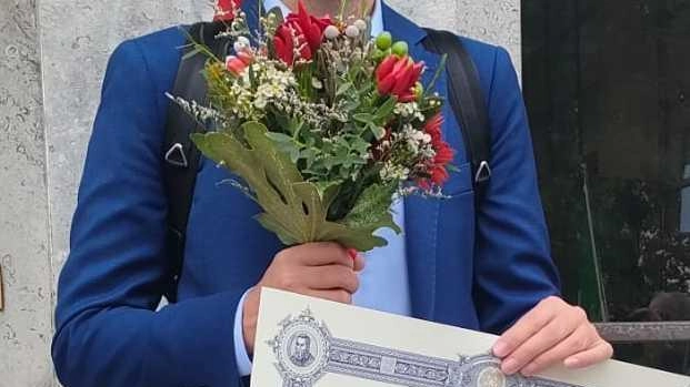 Il ventunenne Fabio Bordigoni si laurea con lode in Matematica alla Scuola Normale Superiore di Pisa, con una tesi sulla dinamica di point vortex perturbata da rumore. Precedenti successi alle superiori e ammissione prestigiosa. Il ventunenne Fabio Bordigoni si laurea con lode in Matematica alla Scuola Normale Superiore di Pisa, con una tesi sulla dinamica di point vortex perturbata da rumore. Precedenti successi alle superiori e ammissione prestigiosa.