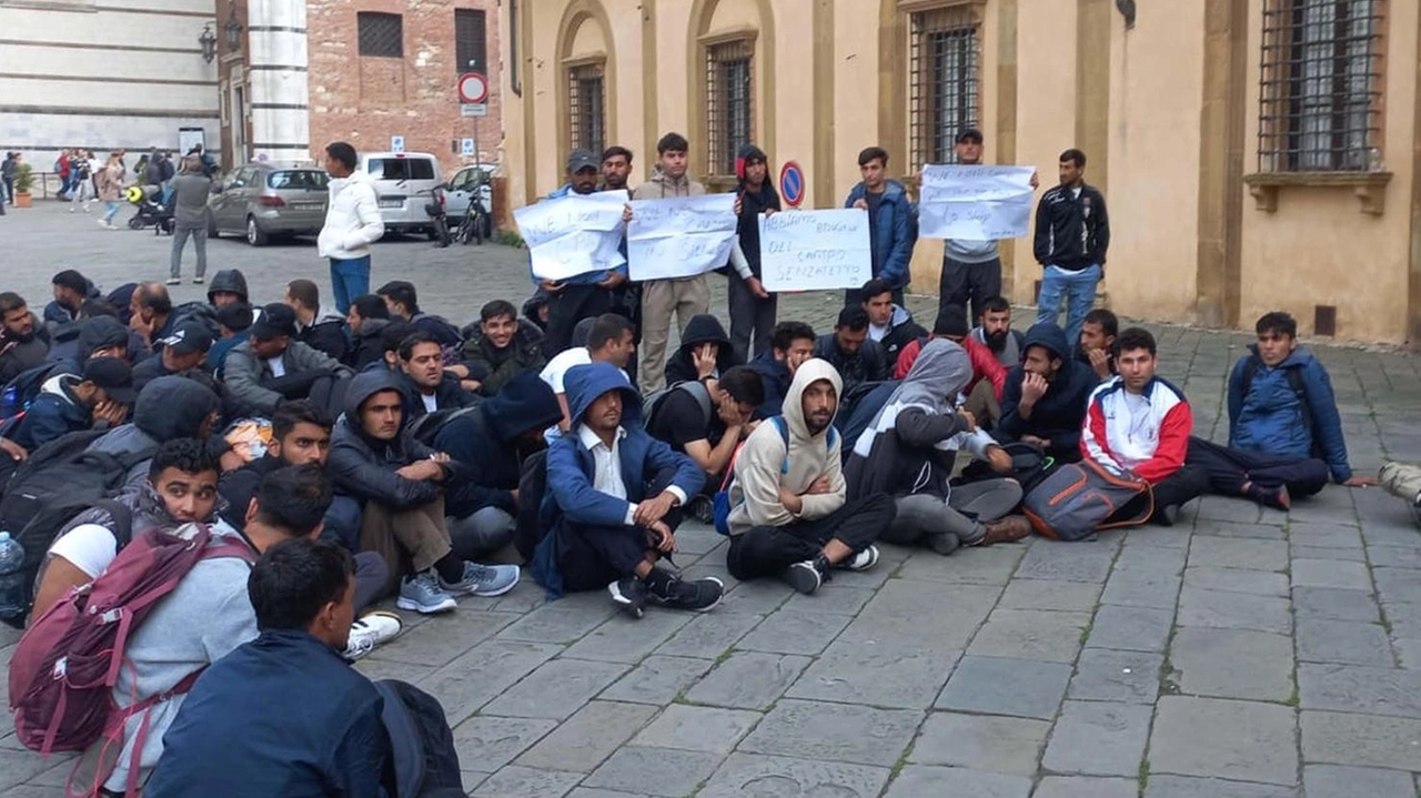 1"Oggi dobbiamo dire con forza e con coraggio che quello che sta accadendo, qui, nella nostra città, è inaccettabile. Dal...