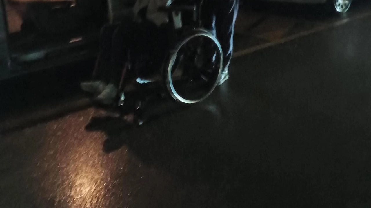 "Intervenite subito per la sicurezza di disabili e pedoni in via Garibaldi". Il capogruppo di La Città delle Persone, Paolo... "Intervenite subito per la sicurezza di disabili e pedoni in via Garibaldi". Il capogruppo di La Città delle Persone, Paolo...
