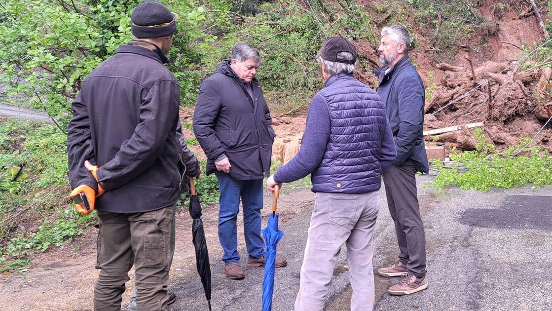 Gli sciacalli delle frane. Rubato da un giardino un mezzo da 800 euro Gli sciacalli delle frane. Rubato da un giardino un mezzo da 800 euro