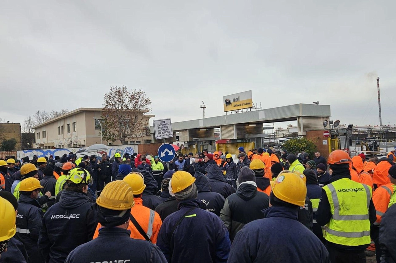 Calenzano: oggi sciopero e assemblea a raffineria Eni Livorno
