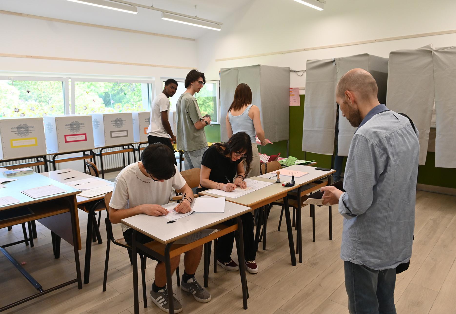 il voto del referendum l8217affluenza 232 al 153 ma 232 polemica a foligno