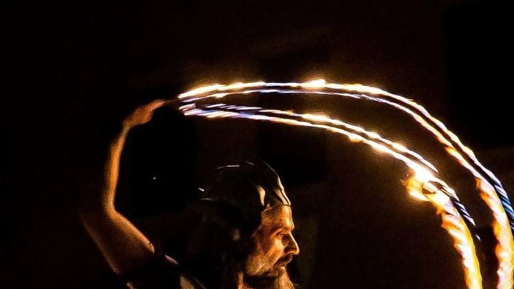 In largo Shelley la Compagnia Opera Fiammae presenterà ‘Opera Florea’, installazione onirica di vetro, fuoco e metallo e lo spettacolo di Fuoco del Drago Bianco In largo Shelley la Compagnia Opera Fiammae presenterà ‘Opera Florea’, installazione onirica di vetro, fuoco e metallo e lo spettacolo di Fuoco del Drago Bianco