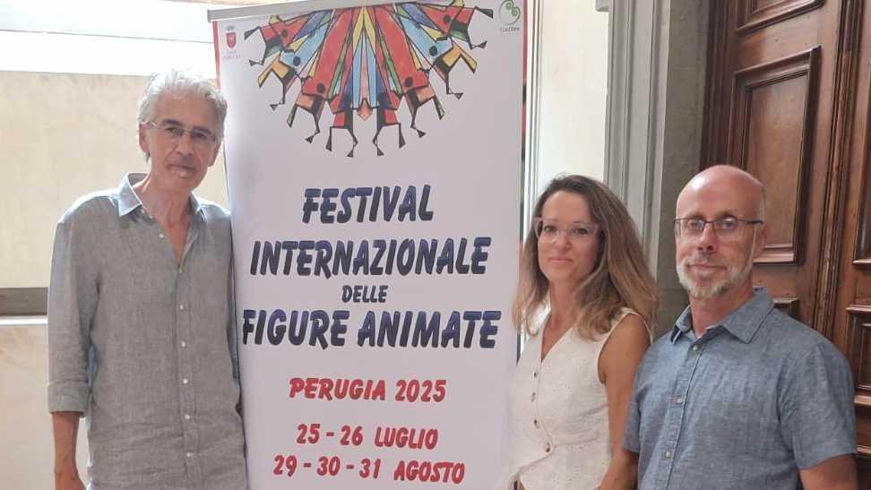 Le marionette colorano il centro. Figuratevi, è magia per tutte le età Le marionette colorano il centro. Figuratevi, è magia per tutte le età