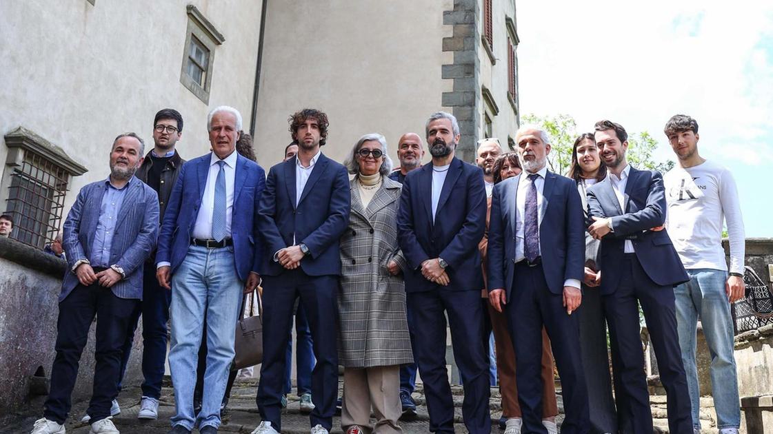 https://www.lanazione.it/image-service/view/acePublic/alias/contentid/YTAzYjAwZjUtMDdmYS00/0/restyling-villa-medicea-il-progetto-va-avanti-gia-stanziati-25-milioni-manca-solo-una-firma.jpeg?f=16:9&w=1200&h=630