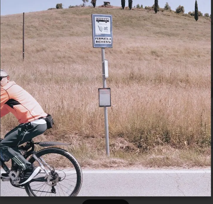 Senza memoria non siamo niente: un viaggio nei ricordi dell’adolescenza a bordo di un autobus