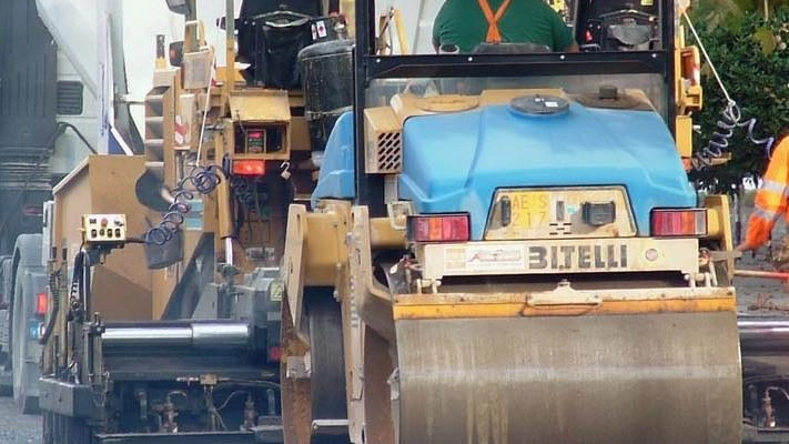 La Provincia di Pisa avvia i lavori per la messa in sicurezza dell'incrocio al km 1+200 della SP11 a Pontedera, con la realizzazione di una rotatoria. L'intervento, di circa 300mila euro, mira a migliorare la viabilità e ridurre il rischio di incidenti. La Provincia di Pisa avvia i lavori per la messa in sicurezza dell'incrocio al km 1+200 della SP11 a Pontedera, con la realizzazione di una rotatoria. L'intervento, di circa 300mila euro, mira a migliorare la viabilità e ridurre il rischio di incidenti.