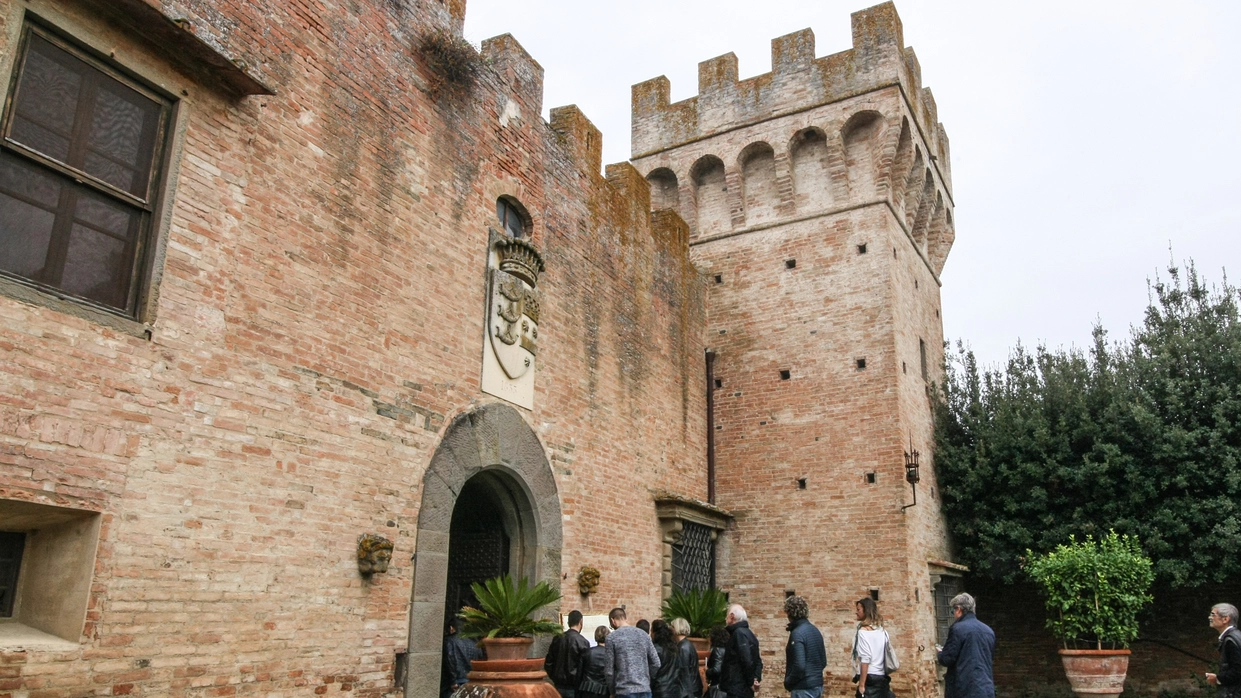 L’ingresso del Castello di Oliveto a Castelfiorentino (Foto Tommaso Gasperini/FotocronacheGermogli)