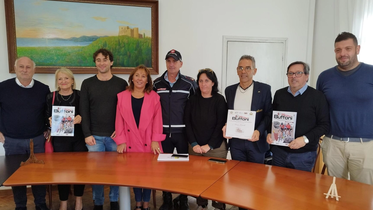 Domani partenza anticipata alle 10 per chiudere la corsa con la luce artificiale