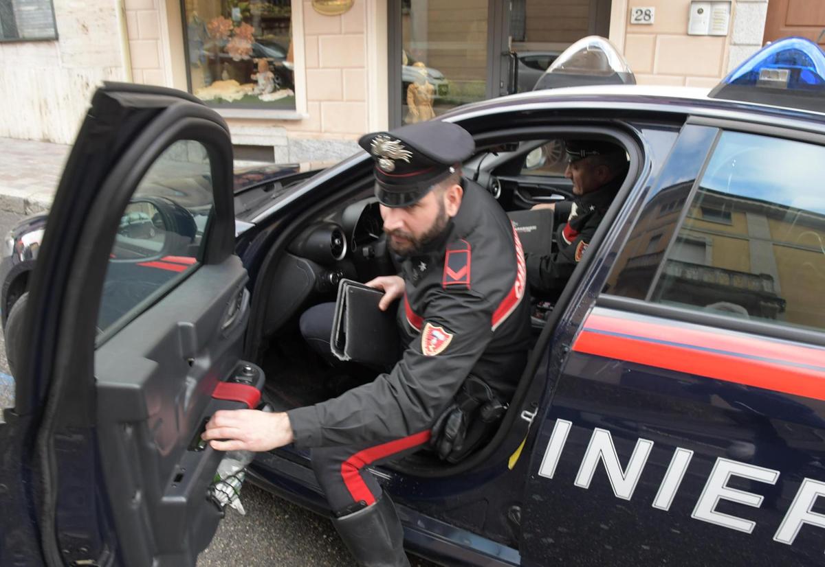Accoltella il compagno per gelosia. Lui è grave in ospedale, lei finisce in manette
