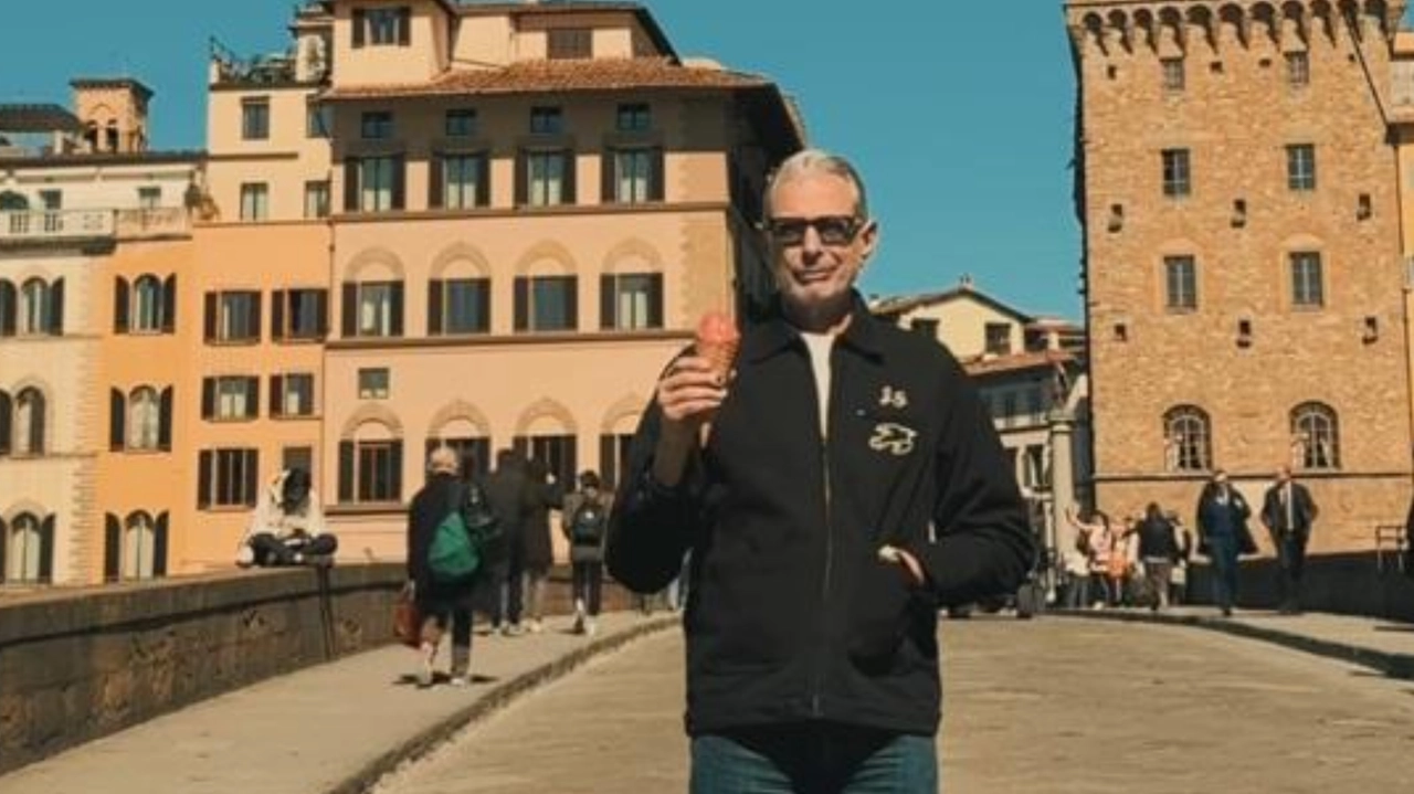 Jeff Goldblum a Firenze... con il cono gelato in mano