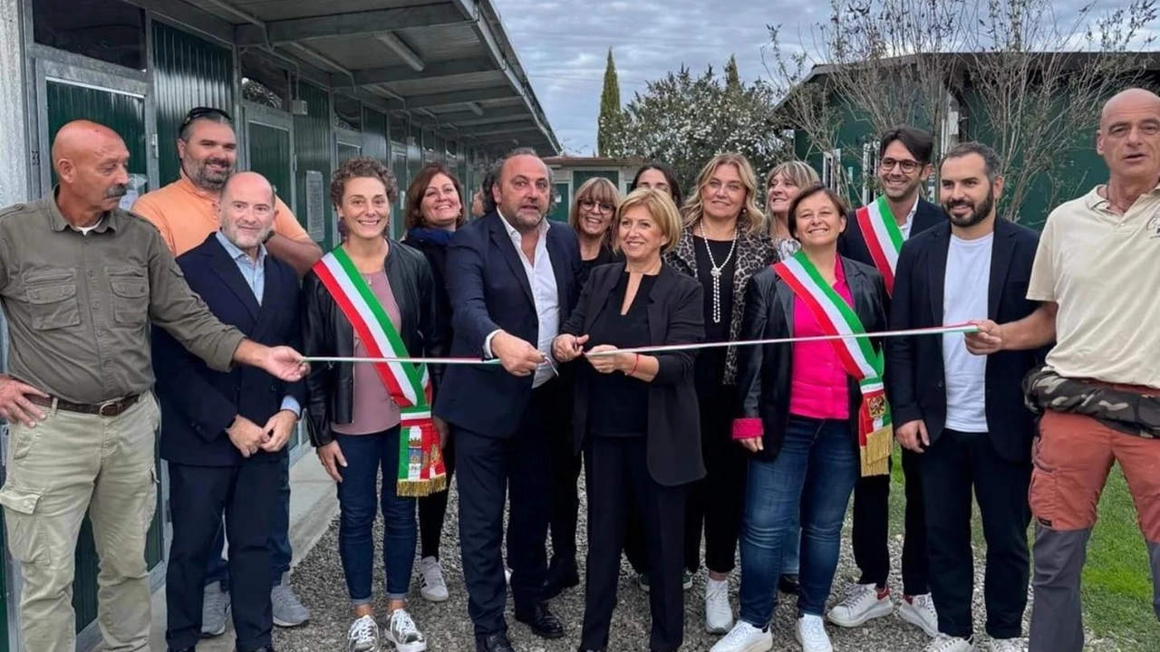 Inaugurazione dei nuovi box alla Valle incantata. Prosperi: "Vorremmo costruire un cimitero per gli animali" Inaugurazione dei nuovi box alla Valle incantata. Prosperi: "Vorremmo costruire un cimitero per gli animali"