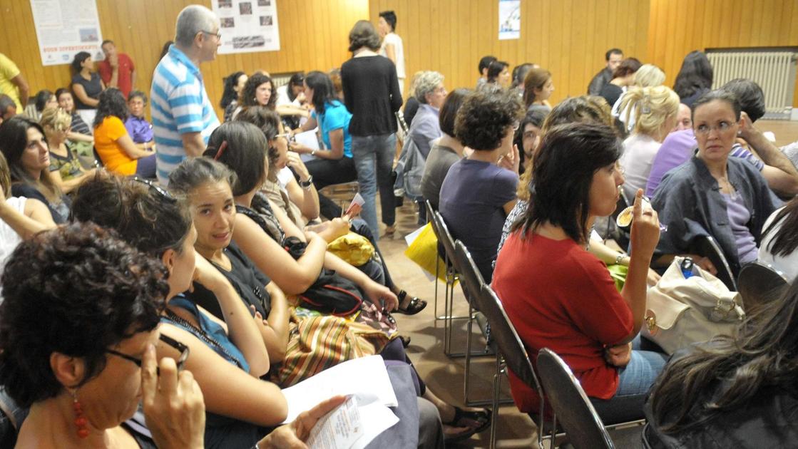 La carica dei docenti. Meno cattedre per i prof. E con tantissimi precari La carica dei docenti. Meno cattedre per i prof. E con tantissimi precari