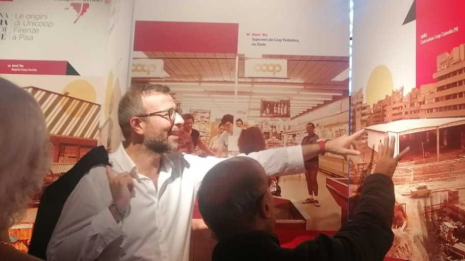 Il presidente del consiglio regionale Antonio Mazzeo ha visitato la mostra e aperto con i suoi saluti l’iniziativa alla Leopolda Il presidente del consiglio regionale Antonio Mazzeo ha visitato la mostra e aperto con i suoi saluti l’iniziativa alla Leopolda