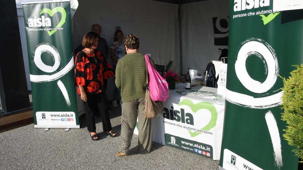 Inaugurata ieri, la tre giorni di convegni e screening gratuiti ospita 55 associazioni e oltre 40 stand . Inaugurata ieri, la tre giorni di convegni e screening gratuiti ospita 55 associazioni e oltre 40 stand .