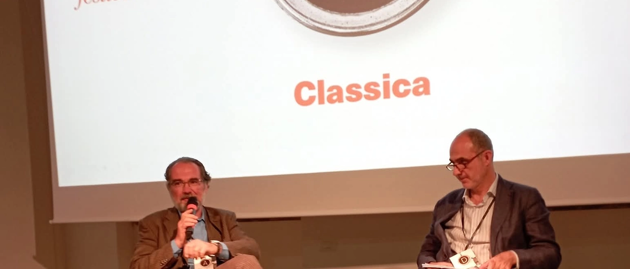 “Indizi e indagini”, dalla storia della Grecia antica in Piazza Grande: una serata di cultura e confronto