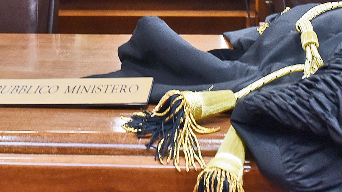 maltrattamenti in famiglia padre condannato nessun addebito per la tragica morte della figlia