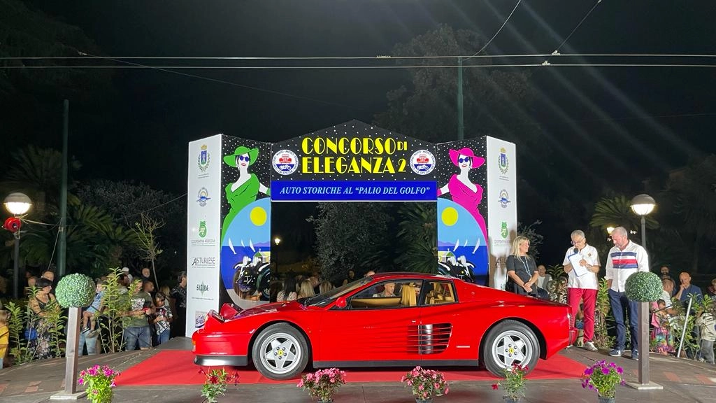 Una Ferrari sfila per il Concorso di Eleganza