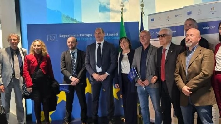 Presenti nell’ufficio di rappresentanza del Parlamento Europeo tutti i rappresentanti dei cinque luoghi italiani insigniti di questo riconoscimento Presenti nell’ufficio di rappresentanza del Parlamento Europeo tutti i rappresentanti dei cinque luoghi italiani insigniti di questo riconoscimento