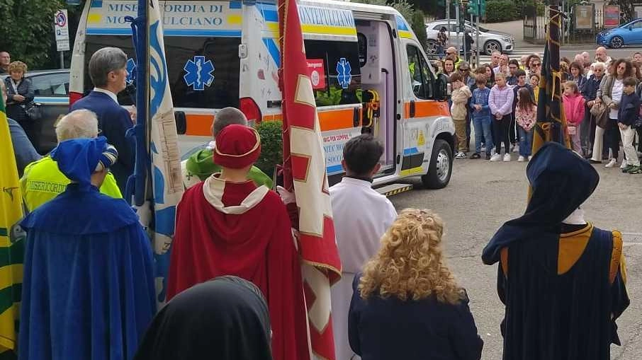 A Montepulciano, emozione e solidarietà per la presentazione dell'autoambulanza "Iris per sempre", acquistata grazie a una straordinaria gara di solidarietà in memoria di Iris, una bambina di 10 anni scomparsa a luglio. La famiglia e la Misericordia si impegnano a continuare la raccolta fondi per aiutare altri bambini malati. A Montepulciano, emozione e solidarietà per la presentazione dell'autoambulanza "Iris per sempre", acquistata grazie a una straordinaria gara di solidarietà in memoria di Iris, una bambina di 10 anni scomparsa a luglio. La famiglia e la Misericordia si impegnano a continuare la raccolta fondi per aiutare altri bambini malati.