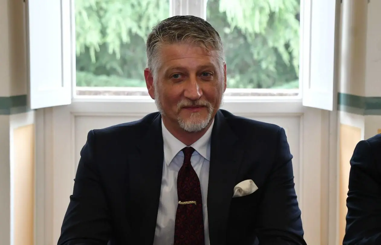 Clima e paesaggio . Il ministro Giuli a Siena