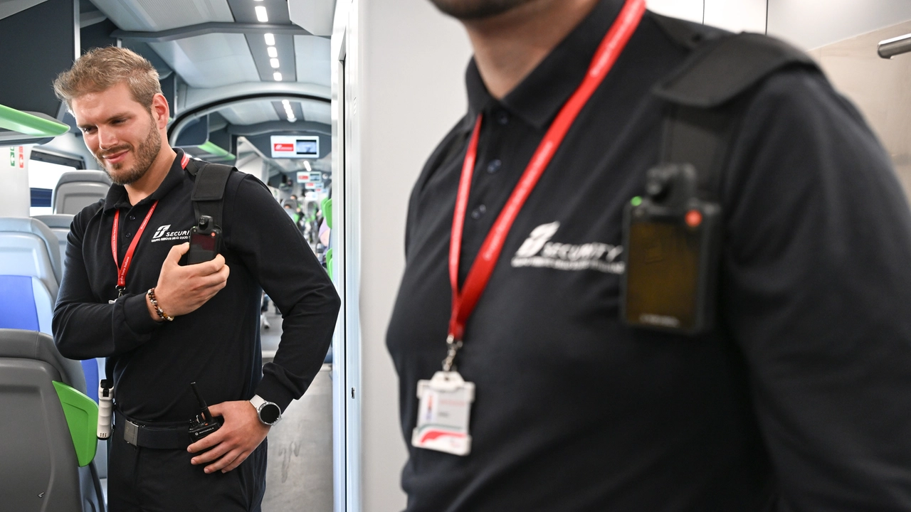 Stazione Ferroviaria Firenze Rifredi, l’avvio alla sperimentazione delle bodycam di FS security in Toscana (NewPressPhoto) Stazione Ferroviaria Firenze Rifredi, l’avvio alla sperimentazione delle bodycam di FS security in Toscana (NewPressPhoto)