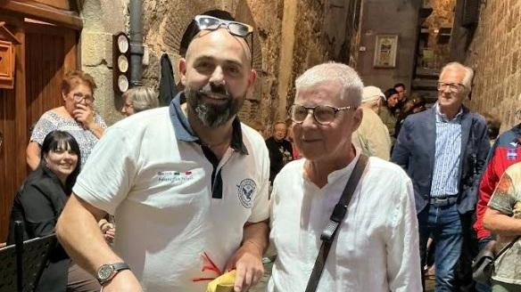 Nell’ambito della tradizionale festa di San Bartolomeo è stato assegnato un premio speciale quello della lingua più loquace Nell’ambito della tradizionale festa di San Bartolomeo è stato assegnato un premio speciale quello della lingua più loquace