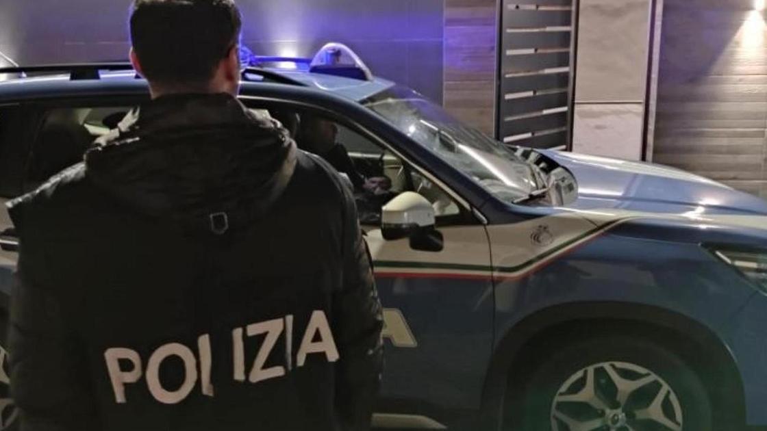 Il vinaio con la marijuana nel garage. La polizia sequestra 17 chili. Negoziante arrestato per spaccio Il vinaio con la marijuana nel garage. La polizia sequestra 17 chili. Negoziante arrestato per spaccio