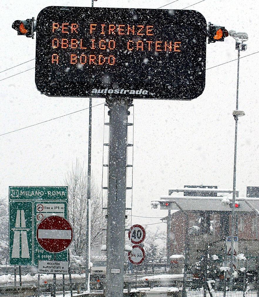 https://www.lanazione.it/image-service/view/acePublic/alias/contentid/YTE4MmFjNTItNTVjNy00/0/a1-paralizzata-per-la-neve-annullata-la-maxi-sanzione.jpeg?f=1.91:1&w=1200