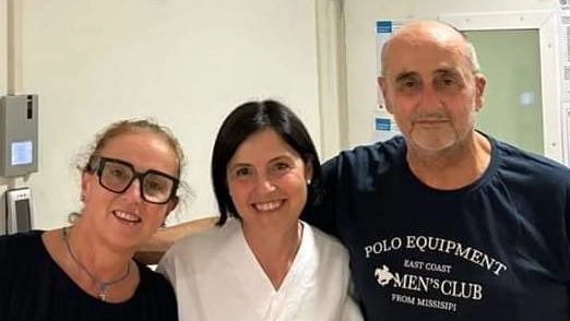 La dottoressa Aida Larti della Nefrologia di Careggi, responsabile dei trapianti di rene da persona vivente, che ha seguito Stefano e Stefania nella fase pre e post trapianto La dottoressa Aida Larti della Nefrologia di Careggi, responsabile dei trapianti di rene da persona vivente, che ha seguito Stefano e Stefania nella fase pre e post trapianto