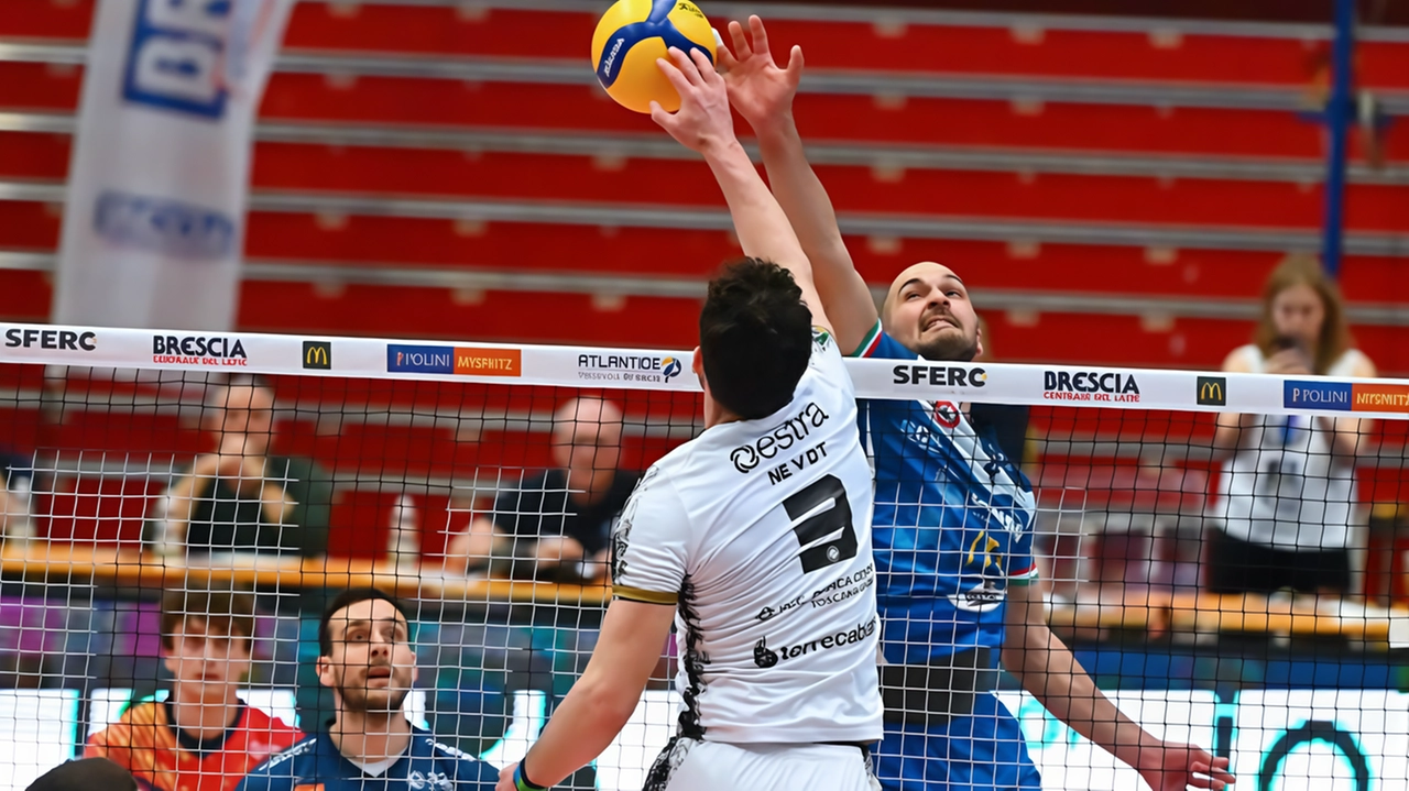 Emma Villas affronta Brescia al PalaEstra per riscattarsi in gara2 dei playoff. Fiducia e preparazione per riportare la serie in Lombardia.