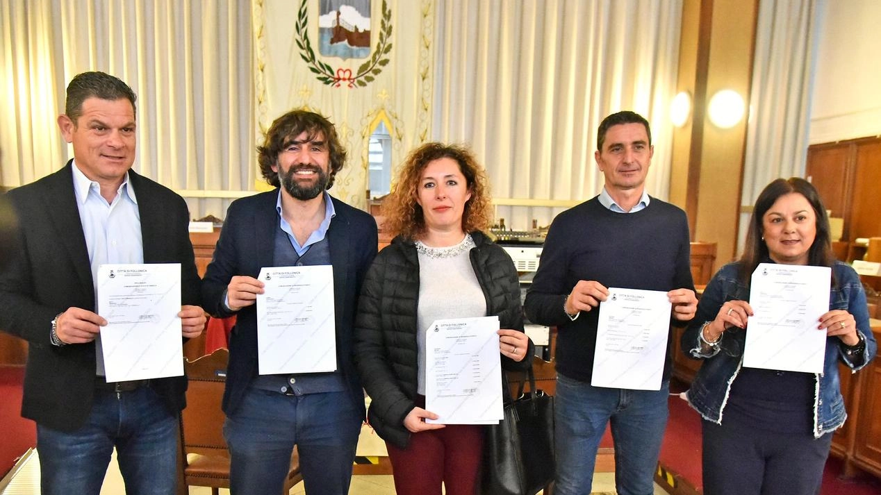 I consiglieri di opposizione che hanno chiesto ufficialmente spiegazioni al sindaco