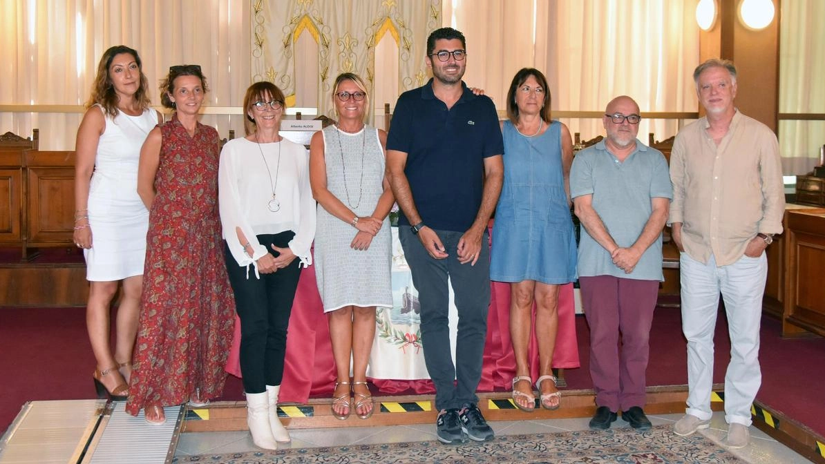 Un momento della presentazione del cartellone dell’edizione numero 44 del «Grey cat Festival» che quest’anno per la prima volta arriva anche al Giglio Un momento della presentazione del cartellone dell’edizione numero 44 del «Grey cat Festival» che quest’anno per la prima volta arriva anche al Giglio