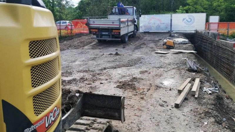 Iniziati i lavori per realizzare la nuova porzione di rete fognaria che andrà a servire oltre quattrocento cittadini della frazione Iniziati i lavori per realizzare la nuova porzione di rete fognaria che andrà a servire oltre quattrocento cittadini della frazione
