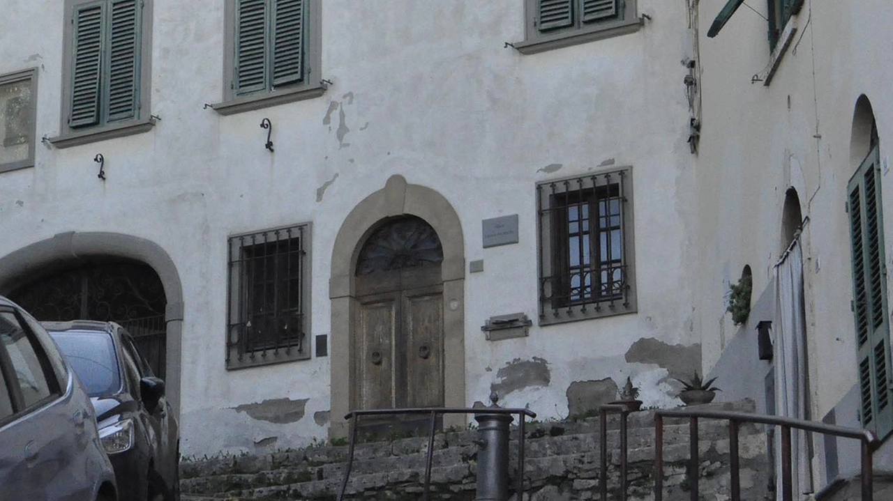 Villa Laura Del Bello, storico edificio di via San Lucchese, nel centro di Poggibonsi Villa Laura Del Bello, storico edificio di via San Lucchese, nel centro di Poggibonsi