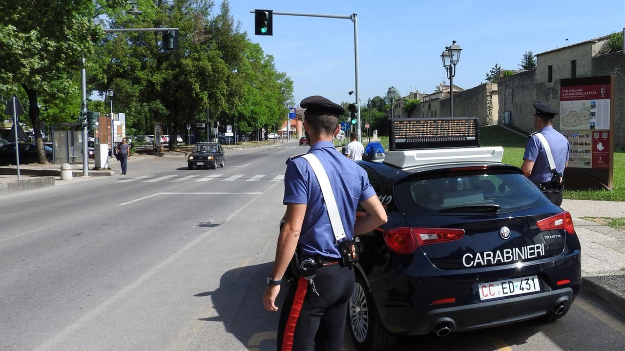 I carabinieri hanno fermato l’uomo che, in un primo momento, aveva tentato di sfuggire al controllo I carabinieri hanno fermato l’uomo che, in un primo momento, aveva tentato di sfuggire al controllo