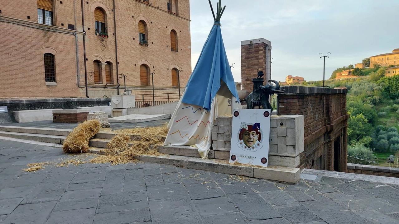 Alcune immagini diffuse ieri dalla Contrada della Torre Alcune immagini diffuse ieri dalla Contrada della Torre
