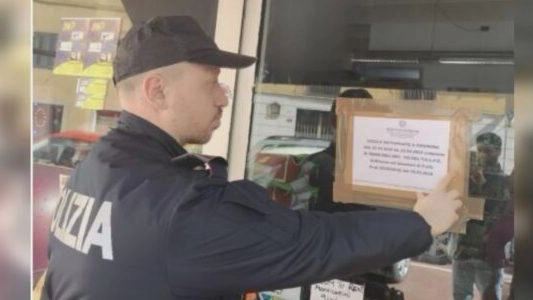Il provvedimento di chiusura del minimarket etnico in zona via Ferrucci