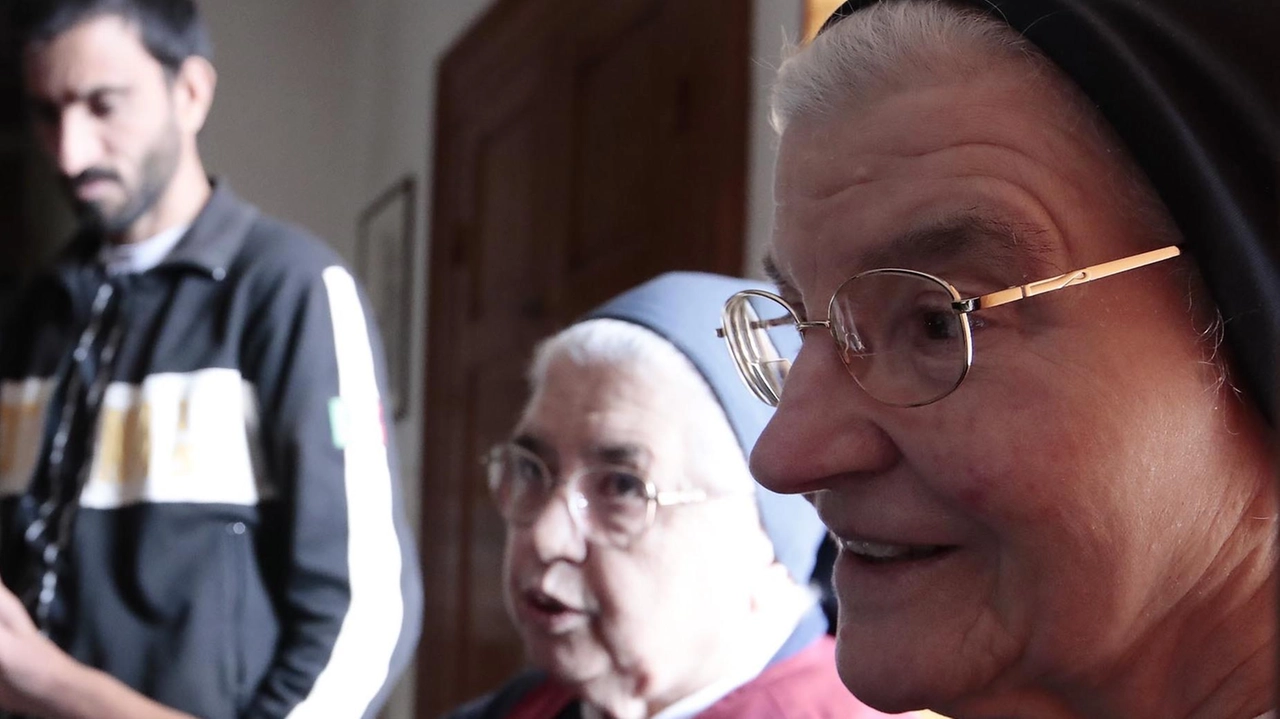 Il prezioso lavoto di Suor Nevia e delle consorelle Il prezioso lavoto di Suor Nevia e delle consorelle