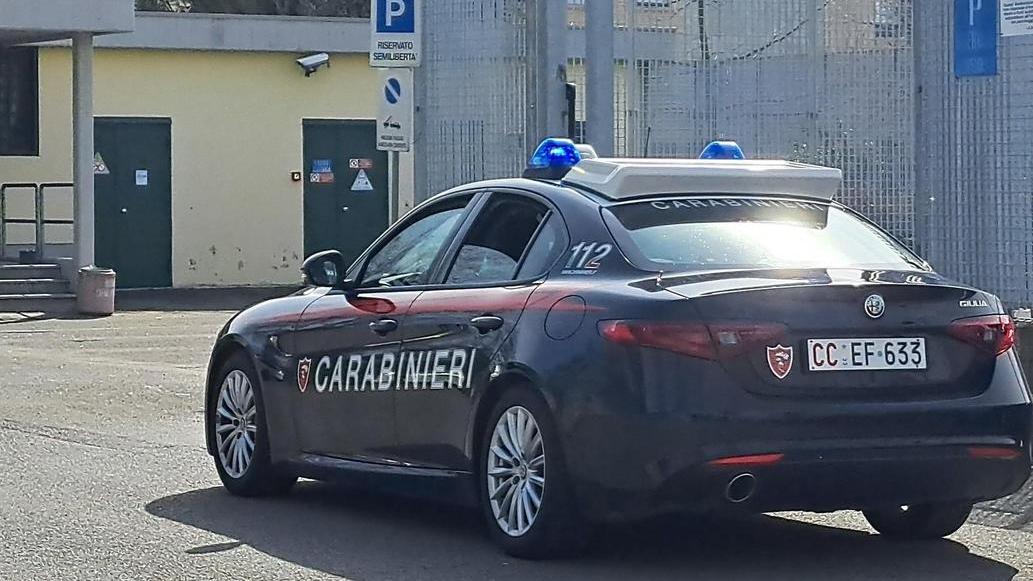 Follonica, trovato morto in casa dopo settimane