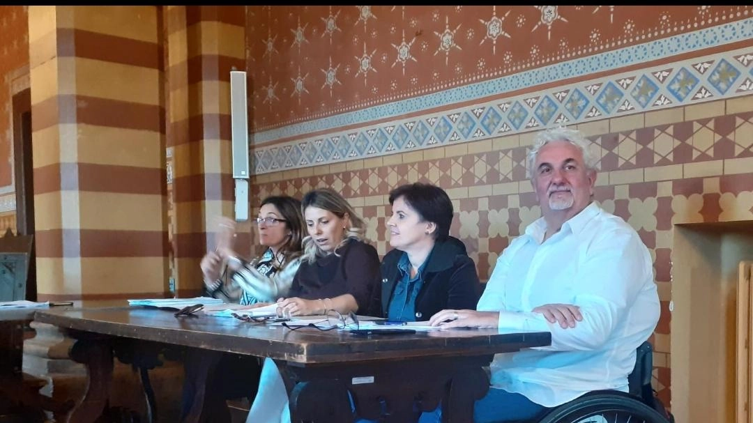 Il gruppo 'Montefalco nel nostro cuore' denuncia la lesione dei diritti dei consiglieri comunali, dopo che a Daniela Settimi è stato impedito di intervenire durante una discussione. La consigliera ha abbandonato l'aula, definendo l'accaduto un oltraggio alla democrazia. Il gruppo 'Montefalco nel nostro cuore' denuncia la lesione dei diritti dei consiglieri comunali, dopo che a Daniela Settimi è stato impedito di intervenire durante una discussione. La consigliera ha abbandonato l'aula, definendo l'accaduto un oltraggio alla democrazia.