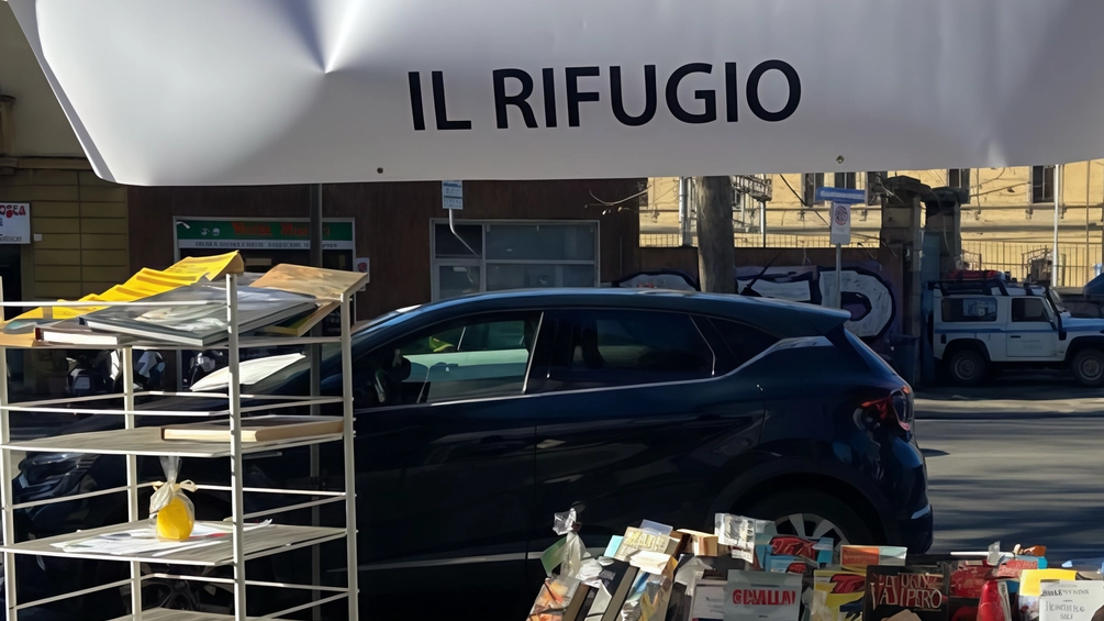 Marco, il libraio senza fissa dimora del sottopasso delle Cure, a Firenze, ha aperto ieri il proprio banco ‘Il rifugio’ Marco, il libraio senza fissa dimora del sottopasso delle Cure, a Firenze, ha aperto ieri il proprio banco ‘Il rifugio’